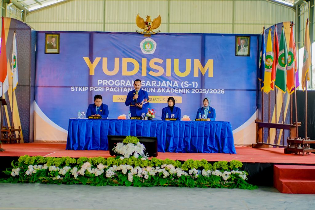 Ketua STKIP PGRI Pacitan Kukuhkan 455 Sarjana Baru pada Yudisium Akhir Studi Tahun Akademik 2025/2026